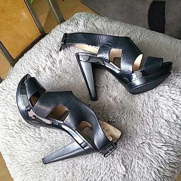 MICHAEL Michael Kors Leather Sandals ❤️ - Picture 8 of 10